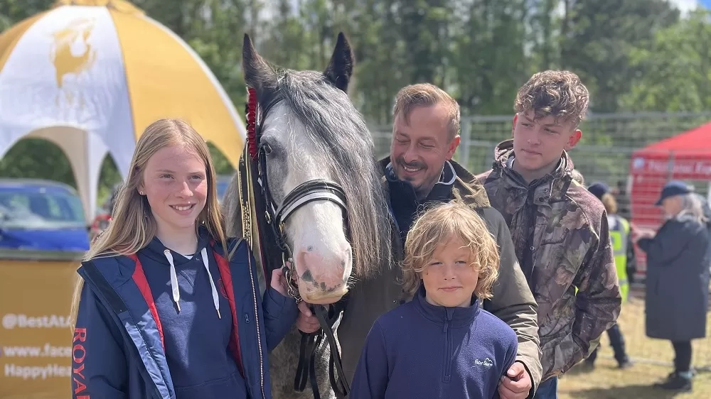 Vet's Champion Grace and family 