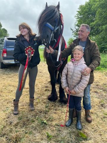 Andie McPherson pictured with People's Choice Champion Lucifer and Carl